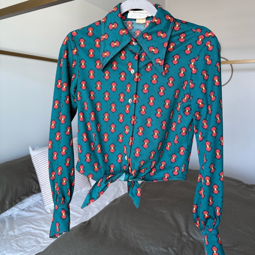 Vintage 70s Geometric Print Long Sleeve Shirt Dagger Collar Tie Front Button Up